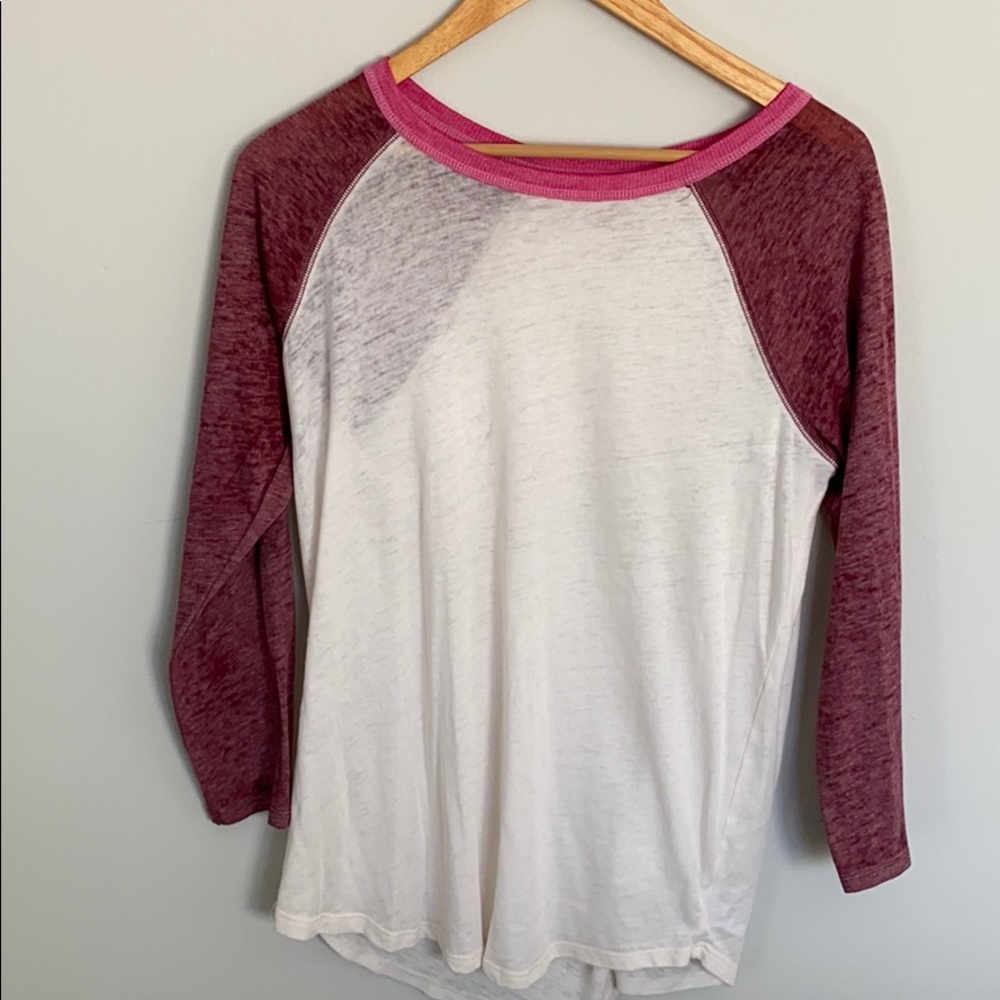 Quarter sleeve baseball ringer tee